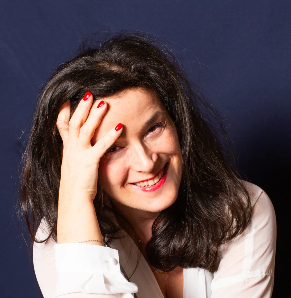 ritratto sorridente dell'autrice del bog, donatella